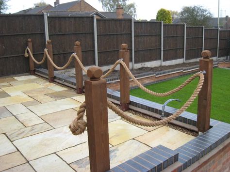 Some rope fencing decorating the edge of a patio. Rope Edging Garden, Garden Rope Fence Ideas, Nautical Fence Ideas, Rope Fence Ideas, Rope Barrier, Rope Fence, Flower Bed Edging, Manila Rope, Rope Border