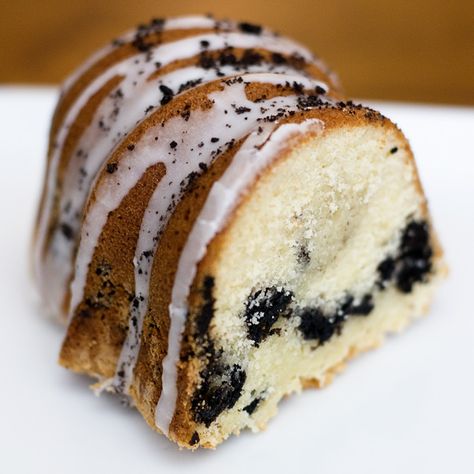 Oreo Cookie Pound Cake Oreo Pound Cake, Oreo Treats, Oreo Cookie, Pound Cake Recipes, Piece Of Cake, Eat Dessert First, Angel Food, Yummy Sweets, Oreo Cookies