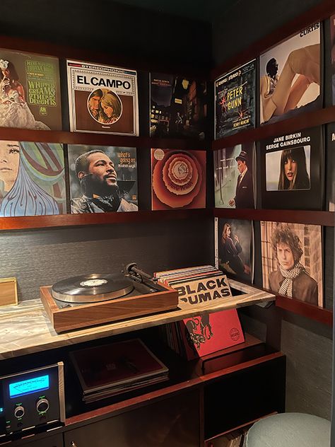 Record Station Aesthetic, Record Lounge Room, Record Shop Interior Design, Music Listening Nook, Music Room With Drums, Record Playing Room, Mcm Music Room, Record Built In, Home Listening Room