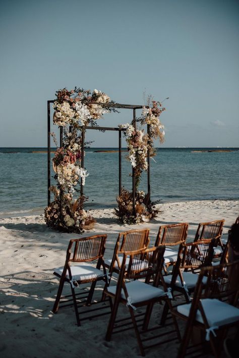 Destination wedding dreams. This Cancun wedding had it all, from the bohemian wedding theme, to the oceanfront beach wedding ceremony, to the lively wedding after party. #caratsandcake 📸: Luxart Wedding Studio 📋: Love On Top Weddings 💐: Vanessa Jaimes 📍: Banyan Tree Mayakoba Mayakoba Wedding, Cancun Wedding Venues, Bohemian Wedding Theme, Wedding After Party, Cancun Wedding, Destination Wedding Mexico, Wedding Venues Beach, Wedding Beach Ceremony, Destination Wedding Inspiration