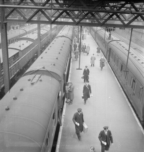 London, 1944: On a busy platform at London's Euston station, a member of the Royal Air Force says goodbye to his girlfriend (centre left), as other passengers walk along the platform. Euston Station, Kiss Goodbye, One Last Kiss, Westminster Bridge, British Railways, Cathedral Architecture, Last Kiss, The Blitz, Level Design