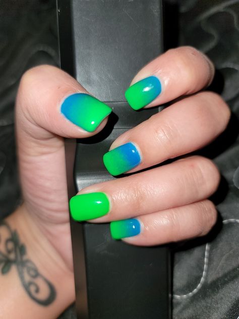 Short powder dipped nails ombre Blue And Green Short Nails, Neon Green Nails Acrylic, Blue And Green Nails Designs, Green And Blue Nails, Blue And Green Nails, Blue Green Nails, Neon Blue Nails, Lime Green Nails, Spirit Fingers