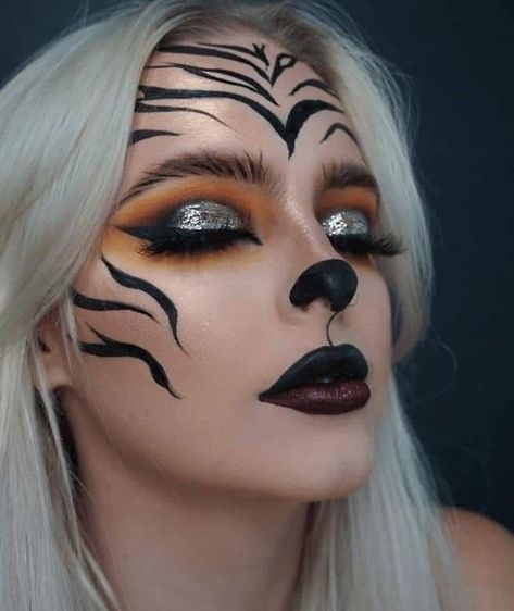 15 Maquillajes para convertirte en la reina de Halloween Easy Halloween Makeup Looks, Tiger Makeup, Maquillage Halloween Simple, Brown Matte Lipstick, Koleksi Makeup, Easy Halloween Makeup, Fantasy Make-up, Halloween Make-up Looks, Halloweenský Makeup