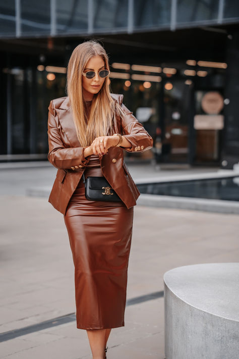 Leather brown blazer, crop top and midi skirt with Celine Triomphe black fashion designer bag.

DM me for outfit details and exact reference numbers😍 @mesiszigeti Crop Top And Midi Skirt, Blazer Crop, Black Fashion Designers, Brown Autumn, Celine Triomphe, Brown Blazer, Fall Fashion Trends, Designer Bag, Bags Designer Fashion