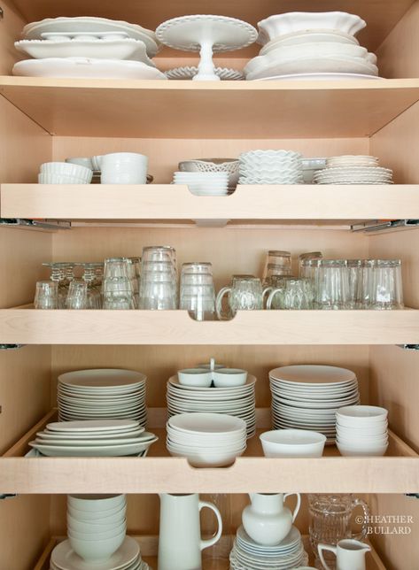 Dish Pantry, Budget Layout, Small Kitchen Decoration, Clever Kitchen Storage, Pantry Organizer, Cabinet Refinishing, Dish Storage, Pantry Ideas, Shelving Racks