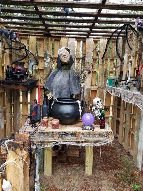 Witch shack Halloween Diy Witch, Witch Shack, Diy Witch, Halloween 2, Halloween 2024, Cute Costumes, Halloween Ideas, Halloween Diy, Holidays And Events