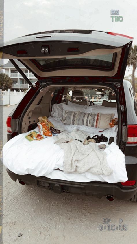 Picnic date in the trunk of a car with blankets and pillows with a sunset and a beach in the background! Car Beach Date, Trunk Sleepover, Car Trunk Bed, Trunk Bed Date, Car Sleepover, Trunk Bed, Car Date, Car Picnic, Cozy Car