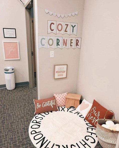 Cute Elementary School Classrooms, Primary School Classroom Decoration, Nurture Room Ideas Classroom, Cozy Corner Kindergarten, Classroom At Home Ideas, Classroom Decoration Ideas Elementary, Classroom Theme 1st Grade, Missed Work Classroom, Daycare Design Ideas Classroom Decor