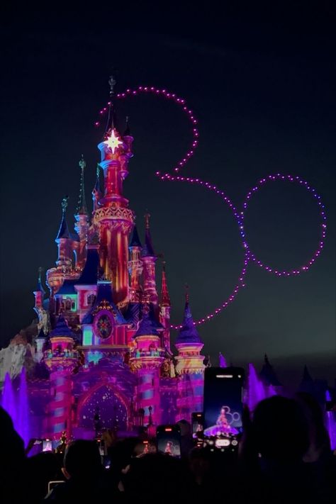 #disneyland #disneylandparis #paris Disney Travel Aesthetic, Disni Land, Disneyland Asethic, Disney In Paris, Desny Land, Disneyland Paris Photo Ideas, Disneyland Paris Photography, New Year In Paris, Disney New Years