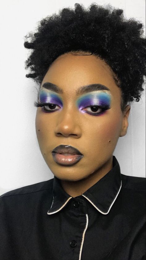 Blue and Purple Halo Eye with a black ombré lip #glammakeup #haloeye #bluemakeup #purplemakeup #straightbrows #makeuplooks #makeupforblackwomen Eye Purple Makeup, Ombré Lip, Halo Eyeshadow, Straight Brows, Different Makeup Looks, Ombre Lips, Purple Makeup, Black Ombre, Makeup For Black Women