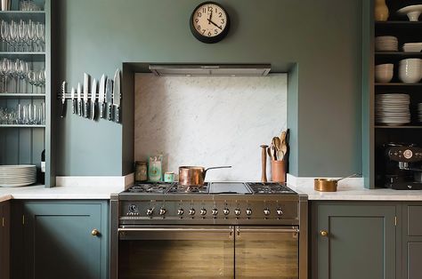 Get the Look: A Gorgeous Green and Copper Kitchen via @MyDomaine Modern Kitchen Open Plan, Living Room And Kitchen Design, Devol Kitchens, Open Plan Kitchen Living Room, English Kitchens, Dark Kitchen, Shaker Kitchen, Copper Kitchen, Kitchen Trends