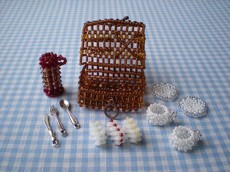 Miniature beaded picnic hamper | Flickr - Photo Sharing! Beaded Miniatures, Handmade Stars, Picnic Hamper, Beaded Stuff, Pony Bead Patterns, Fork And Spoon, Brick Stitch Earrings, Bead Charms Diy, Bead Weaving Patterns