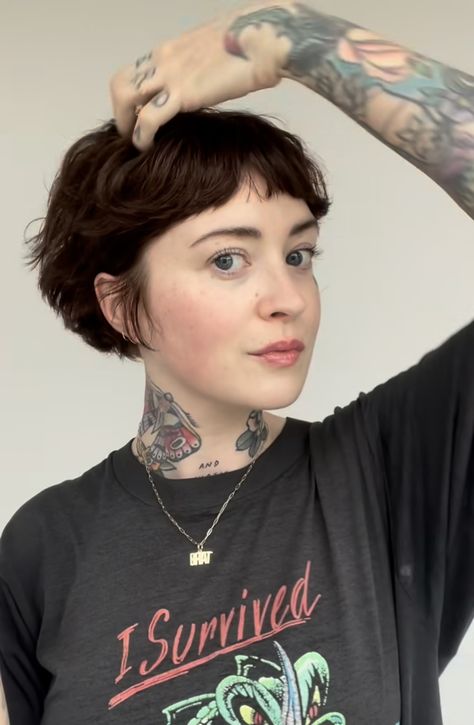 Shaggy Micro Bob, Short Bob With Micro Bangs, Queer Pixie Cut, Microbob Hairstyle, Short Feminine Hair, Hairstyles For Growing Out A Pixie, Short Hairstyle Curly Hair, Short Hairstyle Curly, Goth Pixie Cut