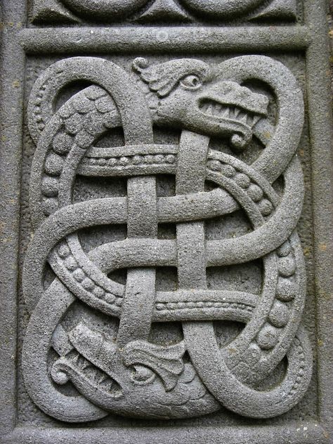 ☠ Gravestones: Celtic/Irish ☠ Irish Celtic Aesthetic, Celtic Statue, Irish Sculpture, Celtic Woodwork, Celtic Ceramics, Viking Stone Carving, Celtic Stone Carving, Irish Architecture, Viking Pattern