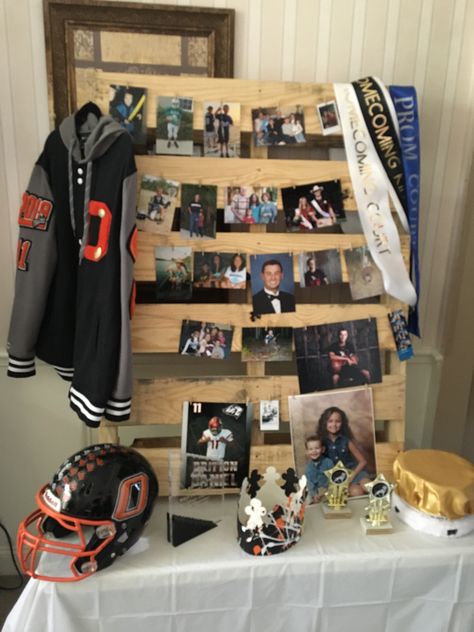 An easy way to display your senior’s accomplishments. All you need is a pallet, twine, and clothespins. Senior Board Pallet, Senior Pallet Display, Pallet Senior Picture Display, Wooden Pallet Picture Display, Senior Graduation Table Display Pallet, Senior Picture Collage Display, Wood Pallet Photo Display, Wood Pallet Graduation Display, Wood Pallet Picture Display