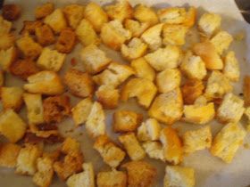 Croutons Recipe, Garlic Croutons, Crouton Recipes, Creamy Tomato Soup, Croutons Homemade, Panera Bread, Fall Flavors, White Bean Soup, Asiago