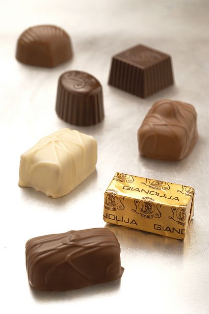 Leonidas Belgian Praline Chocolates. Leonidas Chocolate, Praline Chocolate, Belgian Food, Chocolate Creations, Chocolate Pieces, Chocolate Ideas, Belgium Chocolate, Chocolate Heaven, I Love Chocolate