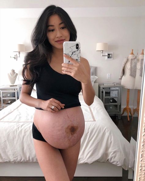 Jean | Extra Petite Blog on Instagram: “Yesterday I shared a video of my belly, and the messages (several sent to me by mistake) reminded me of what an unforgiving view we…” Body Standards, Extra Petite Blog, Realistic Pictures, Belle Lucia, Baby Bump Photos, Pregnancy Body, Pretty Pregnant, Bump Photos, Extra Petite