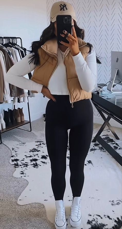 Cold Weather Sporty Outfits, Casual Athleisure Outfits Fall, Cute Fall City Outfits, Thanks Giving Outfits Women Trendy, Pregnant Winter Outfits Casual, Comfy Casual Fall Outfits 2024, Dinner Fall Outfit, Cute Fall Hiking Outfits For Women, Pregnant Fall Outfits Casual