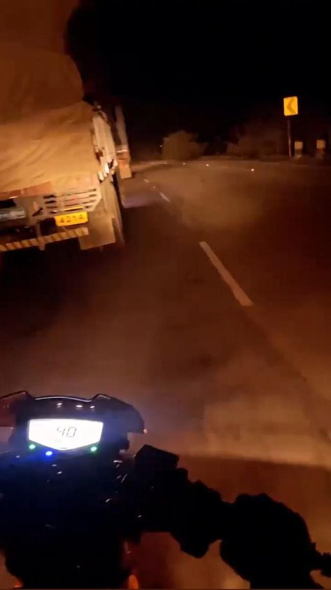 Motorcycle Riding Pov Night, Motorcycle Pov Night, Bikes Snapchat Stories, Night Rides Snapchat Bike, Night Rides Bike, Night Ride On Scooty, Ktm Night Ride, Bike Riding Snap, Bike Accident Hand Dpz