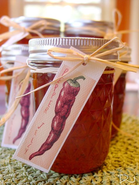 Spittin Toad: Jalapeno Pepper Jelly Jalapeno Jelly Recipes, Jalapeno Pepper Jelly, Jalapeno Jelly, Hot Pepper Jelly, Jalapeno Pepper, Canning Jam, Homemade Jelly, Canned Food Storage, Pepper Jelly