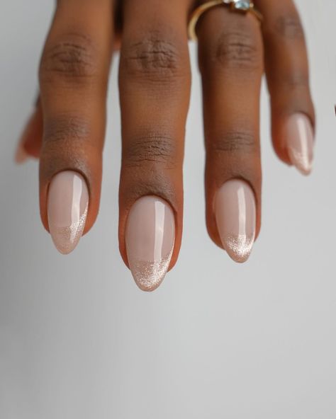 23 Stunning Fall Pastel Almond Nails 2024 to Elevate Your Autumn Style - divagaze.com Pastel Almond Nails, Pale Nails, Colored French Tips, French Tip Design, Simple Nail Art, Fall Neutrals, October Nails, Glossier Pink, Thanksgiving Nails