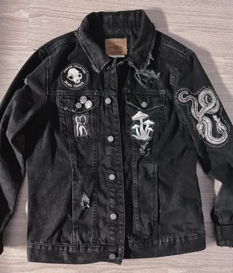 Battle Jacket Aesthetic, Jacket Patches Aesthetic, Emo Denim Jacket, Alt Denim Jacket, Goth Battle Jacket, Denim Battle Jacket, Punk Rock Denim Jacket, Goth Jean Jacket, Trad Goth Battle Jacket