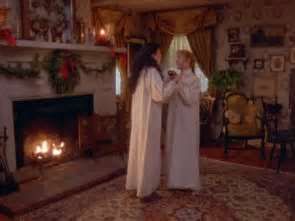 Anne Of Green Gables Christmas, Hungry Howies, Anne Of Green Gables 1985, Scene Composition, Period Pieces, Old Cottage, Anne Shirley, Cottage Interiors, Prairie Style