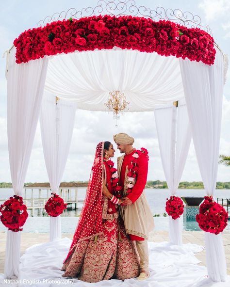 English Photography, Cultural Wedding, Wedding Entrance Decor, Indian Wedding Couple Photography, Desi Wedding Decor, Mandap Decor, Wedding Planning Decor, Bengali Wedding, Wedding Mandap