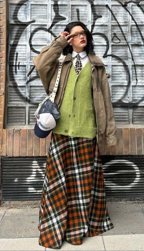 Bookcore Style, Winter Funky Outfits, Art Curator Aesthetic Outfits, Fisherman Outfit Aesthetic, Maximalist Winter Outfits, Old People Clothes, Bugcore Outfits, Colorful Academia Outfit, Quirky Outfits For Women