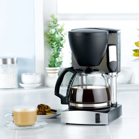 Wipe down your fridge at night Small Coffee Maker, Bars At Home, Types Of Coffee Beans, Best Kitchen Gadgets, Coffee In Bed, Bra Tips, Coffee History, Coffee Aroma, Coffee Stirrers