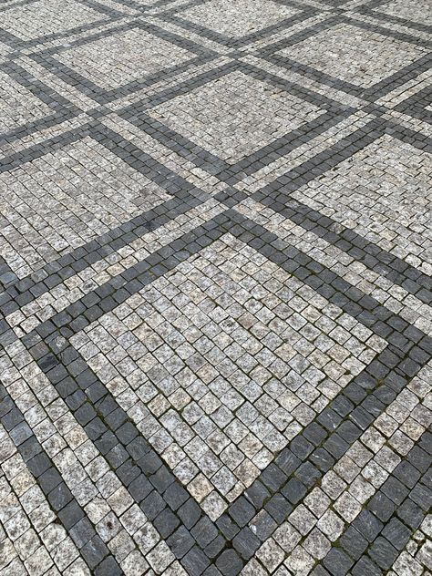 Mosaic Driveway, Driveway Paving Design, Cobble Driveway, Cobble Paving, Cobbled Driveway, Landscape Paving, Entrance Landscaping, Driveway Entrance Landscaping, Cobblestone Driveway