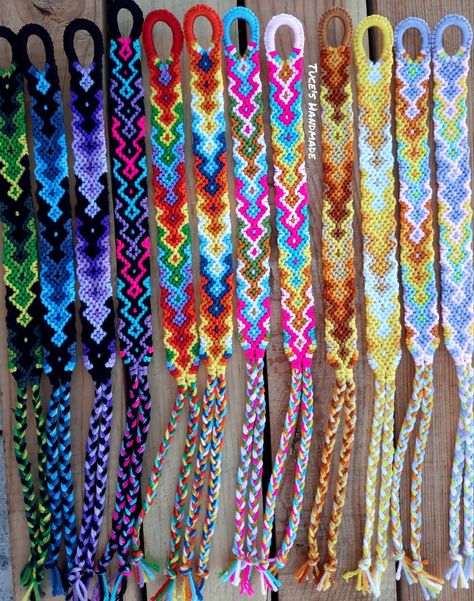 Simple Friendship Bracelet Patterns, Arrowhead Jewelry, Arrowhead Bracelet, Cool Friendship Bracelets, Diy Bracelets With String, String Bracelet Patterns, Diy Friendship Bracelets Tutorial, Braided Bracelet Diy, Friendship Bracelet Patterns Easy