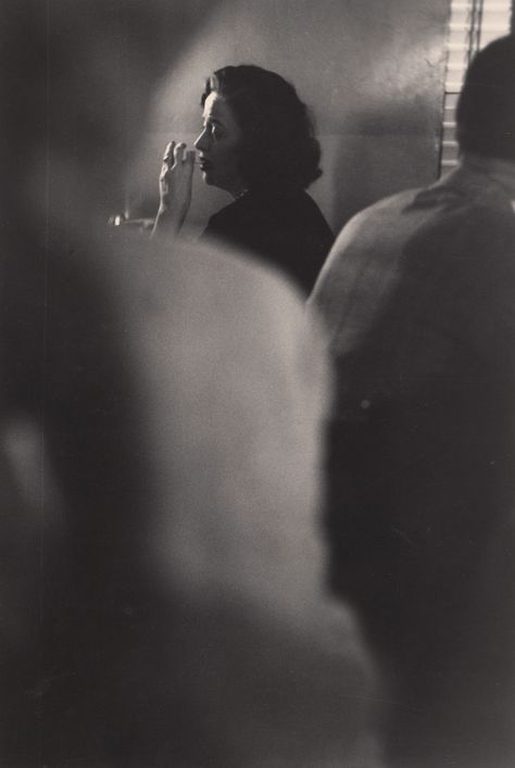 Saul Leiter Photography, Saul Leiter, Portraits Of People, Minimal Photography, New York School, Analog Photography, Composition Photography, Bnw Photography, Great Photographers