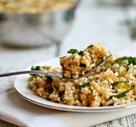 Nutty Whole Wheat Couscous Pilaf Couscous Pilaf, Whole Wheat Couscous, Couscous Recipes, Vegan Kitchen, Veggie Dishes, Whole Wheat, Couscous, Fried Rice, Parsley