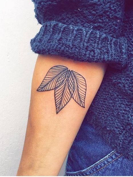 Blatt Tattoos, Bird Tattoos For Women, Vogel Tattoo, Leaf Tattoo, Geniale Tattoos, Disney Tattoo, Hot Tattoos, Great Tattoos, Fake Tattoos