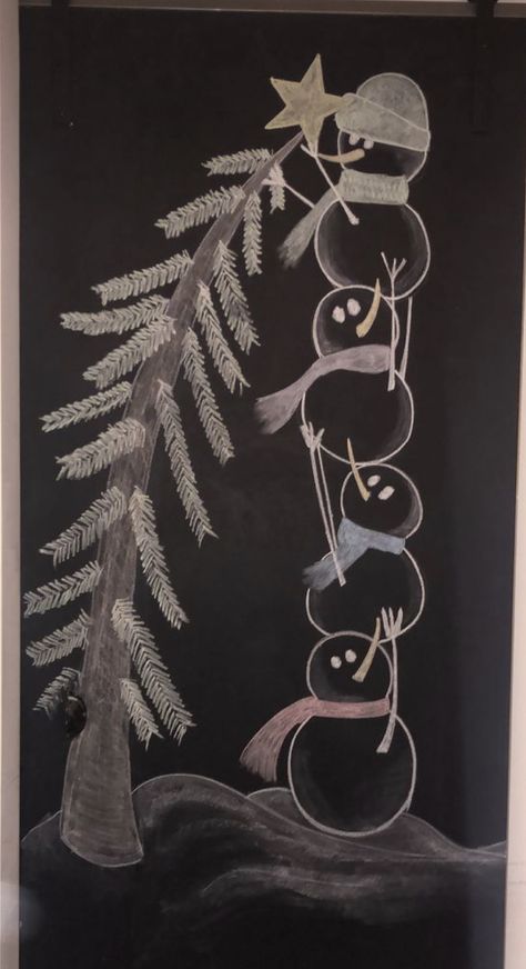 Christmas Window Pen Art, Draw On Window Christmas, White Pen Window Drawing Christmas, Christmas Drawings On Windows, Winter Window Painting White, Chalk Marker Window Christmas, White Board Christmas Drawings, Winter Window Painting Ideas Easy, Christmas Drawing On Window