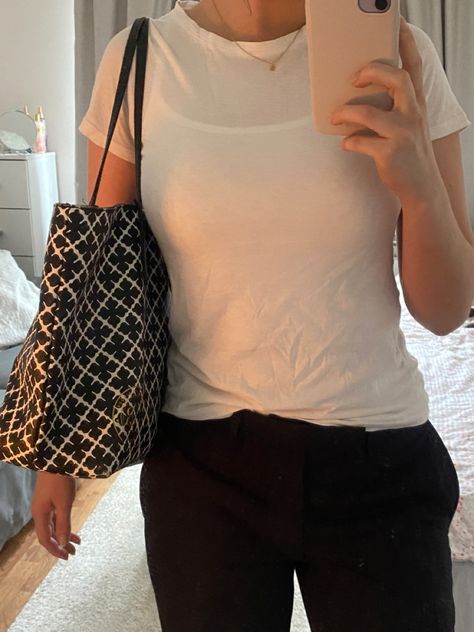 outfit, simple outfit, basic outfit, outfit inspo, outfit for work, outfit for school, white t-shirt, black dressing pants, marlene birger bag, golden jewelry Marlene Birger, Outfit Basic, Outfit For Work, Outfit For School, Outfit Simple, Golden Jewelry, Simple Outfit, Inspo Outfit, Basic Outfits