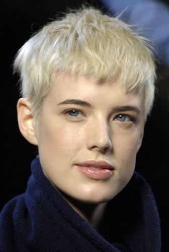 Agyness Deyn Hair, Agnes Deyn, Boyish Girl, Agyness Deyn, Haircut For Square Face, Square Face Hairstyles, Beautiful Shorts, Hair Blog, Short Hair Styles Pixie