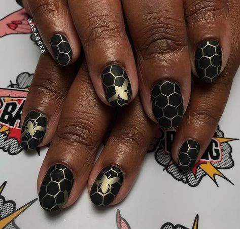 Honey bees Hexagon Nail Art, Black Bee Nails, Bee Hive Nails, Honeycomb Nail Art, Beehive Nails, Honey Nails Design, Bee Manicure, Bee Nails Design, Honeycomb Nails