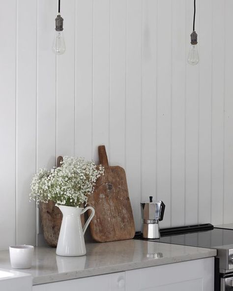 Cozy Minimalism, Romantic Minimalist, Black White Kitchen, Cottage By The Sea, Simple House, White Kitchen, Country House, Farmhouse, Cottage