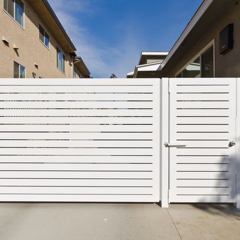 Slat Gate, Mid Century Beach House, White Gate, Beach House Landscaping, Gate Pictures, Mid Century Beach, Landscaping Patio, Outdoor Gate, Modern Fence Design