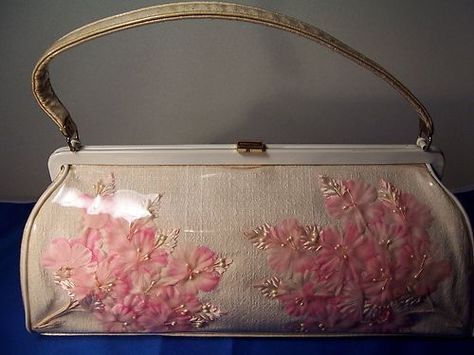 Vintage 1950s Silk Flowers In Semi Sheer Plastic Handbag 50s Handbags, Plastic Handbag, Pretty Purses, Bags Vintage, Vintage Handbag, Love Lucy, Vintage Hats, Beautiful Handbags, I Love Lucy