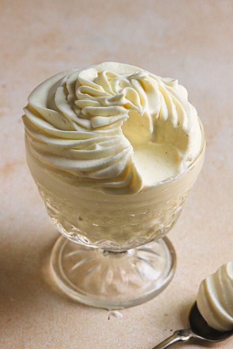 creme legere in a cup with a spoon Dessert Filling Recipes, Cream Filled Desserts, Interesting Snacks, Pastry Cream Recipe, Sweet Whipped Cream, Custard Filling, Cake Fillings, Pastry Cream, Sweet Cream