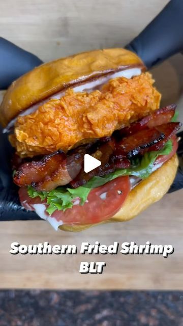 🥘 YOUR DAILY DOSE OF RECIPES 🍳 on Instagram: "I promise y’all I just tried to eat my phone!! 🤩🍤❤️ Fried shrimp BLT is definitely a win!! 🙏🏾🔥 TAG A FRIEND! 👀❤️ 🎥 by @bleukitchen! . Check out @instarecipe_lover for more! 😍🔥" Fried Shrimp Blt Sandwich, Fried Shrimp Burger, Fried Shrimp Dinner Ideas, Shrimp Blt Sandwich, Fried Shrimp Sandwich, Blt Burger, Shrimp Burger, Shrimp Sandwich, Easy To Cook Meals