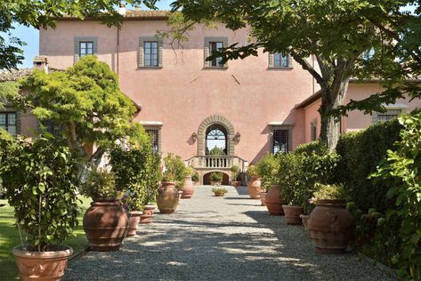 Villa Mangiacane in Chianti for Tuscany Weddings Italy Countryside House, Italian Inspired Home, Italy Countryside, Italian Style Home, Hotels In Tuscany, Countryside Hotel, Italy Villa, Italian Aesthetic, Tuscan Villa