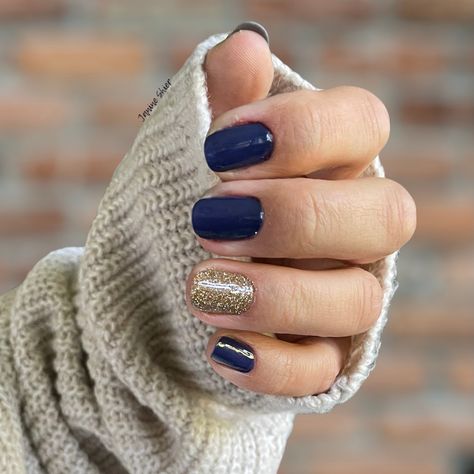 Gold Manicure, Navy Nails, Navy Blue Nails, Navy Blue Design, Gold Nail Designs, Gold Shorts, Navy Gold, Chic Nails, Gold Nails