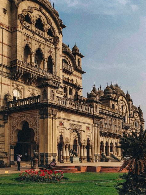 Lakshmi Vilas Palace Vadodara, Gujarat Architecture, Gujarat Aesthetic, Gujarat Culture, Rajasthan Palace, Laxmi Vilas Palace, Fort Architecture, Maratha Architecture, Step Well