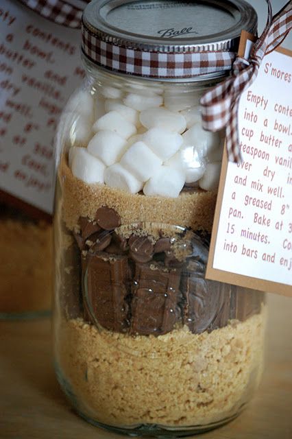 S'mores in a Jar, love it!  Will be a nice addition to my newest adventure! Mason Jar Mixes, Brownies In A Jar, Recipes In A Jar, Gifts In Jars, Jar Mixes, Cookies In A Jar, Jar Cookies, Mason Jar Desserts, Mason Jar Cookies