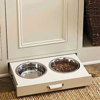 Pull Out Pet Bowls Food Storage Cabinet, Fitted Cabinets, Clever Kitchen Storage, Pet Food Storage, Cat Food Bowl, Secret Storage, Dog Food Storage, Smart Solutions, Small Homes